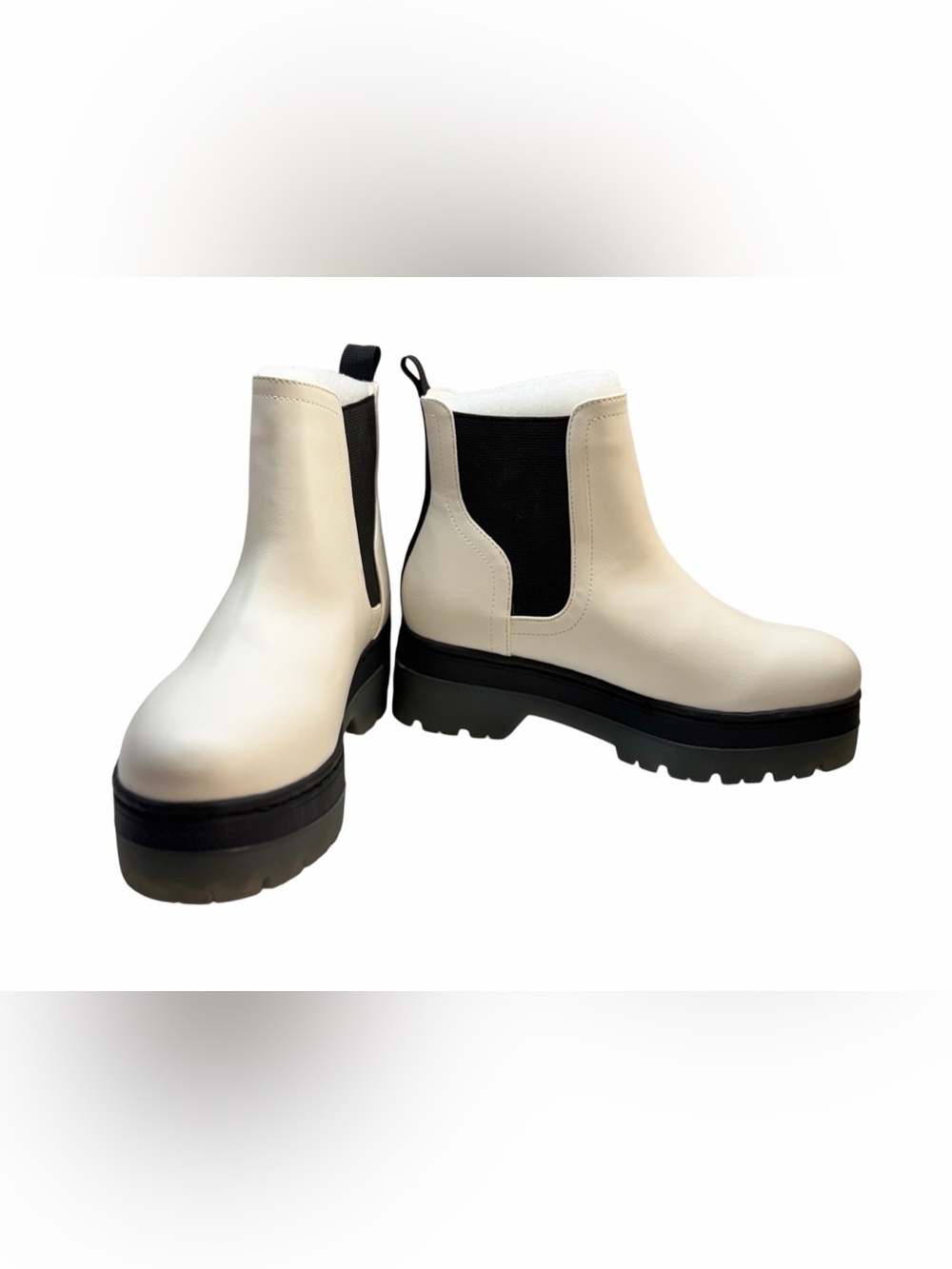 MIA Cayson White Platform Chelsea Boots Lug Sole NWOB Women’s Size 6 - Picture 3 of 8